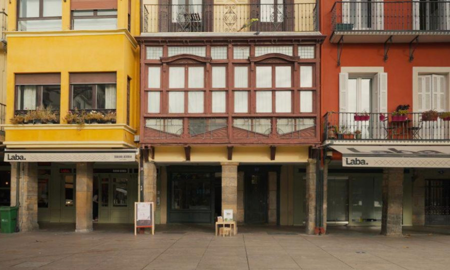 Gazteluko Plazan gaude